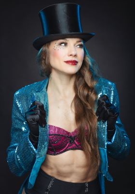 Cara Julienne - Profilbild 3 Cara Julienne - Profilbild 3