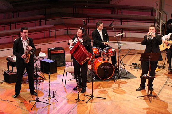Ginzburg Dynastie – Jiddisch Swing Orchestra (mit Soundprobe und Video) - Profilbild 11 Ginzburg Dynastie – Jiddisch Swing Orchestra (mit Soundprobe und Video) - Profilbild 11