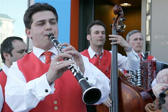 Ginzburg Dynastie – Jiddisch Swing Orchestra (mit Soundprobe und Video) - Profilbild 5 Ginzburg Dynastie – Jiddisch Swing Orchestra (mit Soundprobe und Video) - Profilbild 5