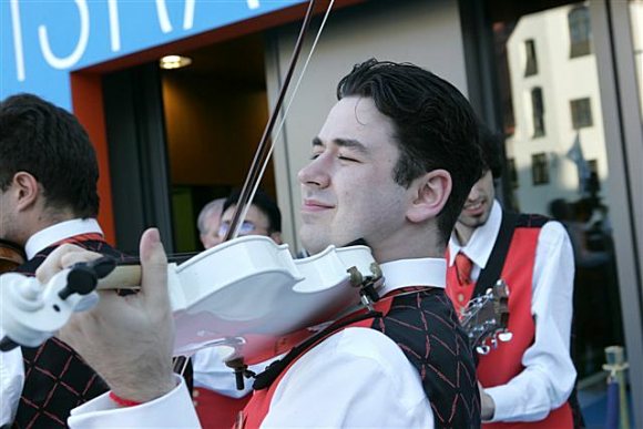 Ginzburg Dynastie – Jiddisch Swing Orchestra (mit Soundprobe und Video) - Profilbild 6 Ginzburg Dynastie – Jiddisch Swing Orchestra (mit Soundprobe und Video) - Profilbild 6