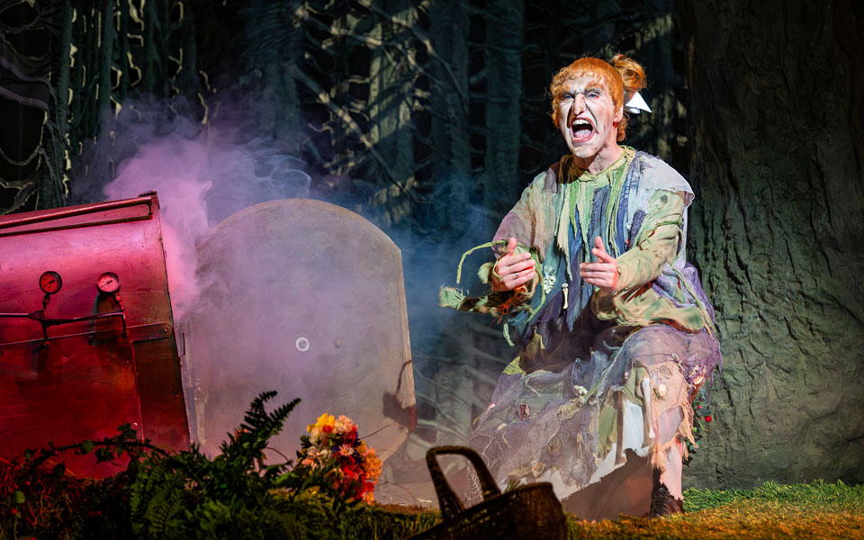 Tenor David Sitka auf der Bühne in Chemnitz (Quelle: Nasser Hashemi ) Tenor David Sitka auf der Bühne in Chemnitz