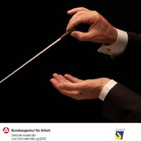 Das Bild zeigt einen Dirigentenstab  (verweist auf: Eine Statistenrolle an der Oper weckte seine Leidenschaft fürs Musiktheater)